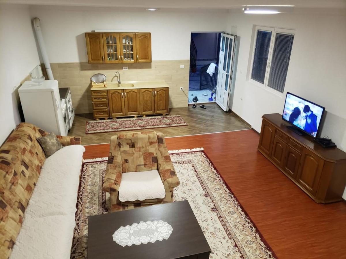 Sara Apartments Πλαβ Εξωτερικό φωτογραφία